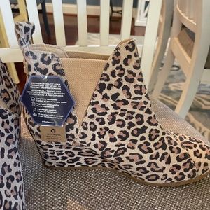 Tom’s women’s Leopard print wedge Kelsea Booties
